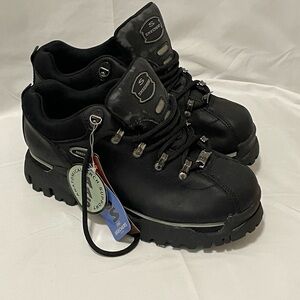 Skechers Black Boots with Durable Sole and Ankle Support